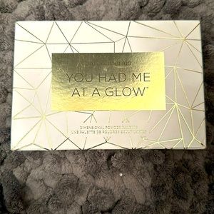 Never opened. In original box. You Had Me At a Glow Dimensional Powder Palette